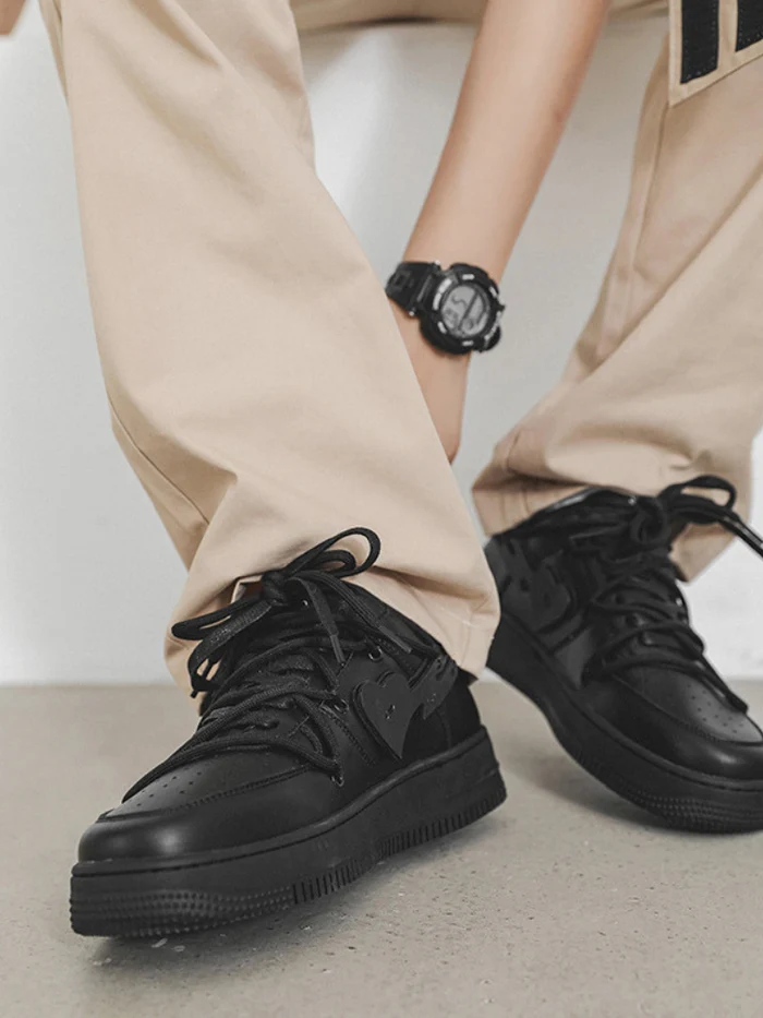 Sneakersy Vintage Black Heart w stylu retro streetwear