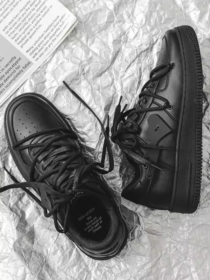 Sneakersy Vintage Black Heart w stylu retro streetwear